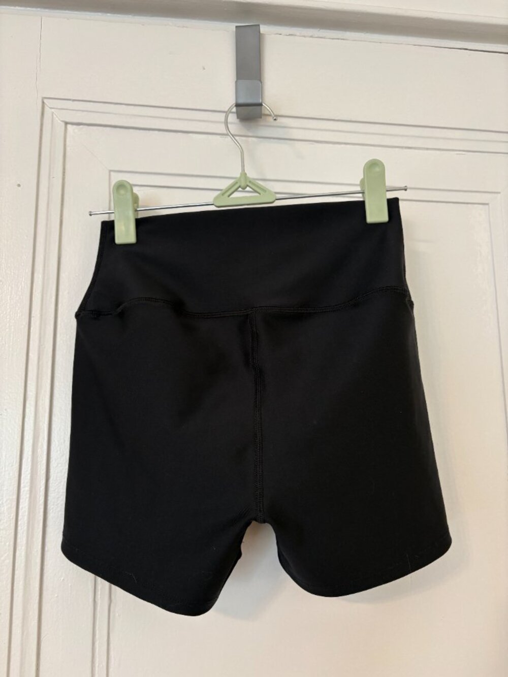 Alo 3" High-Waist Airlift Short Black - Picture 2 of 4